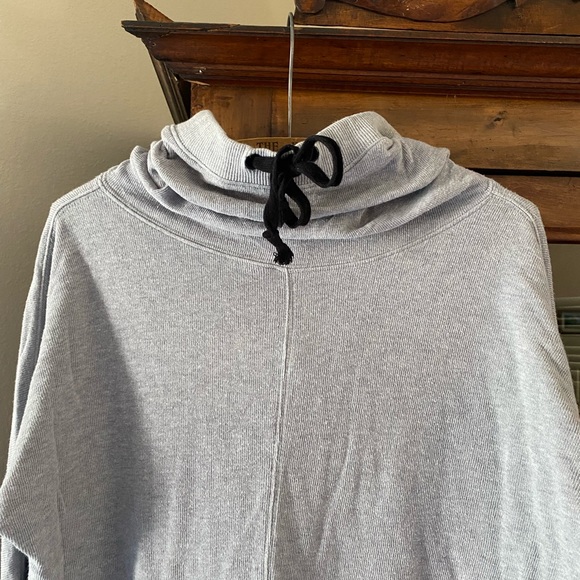 Forever 21 Contemporary Hoodie - Picture 3 of 14